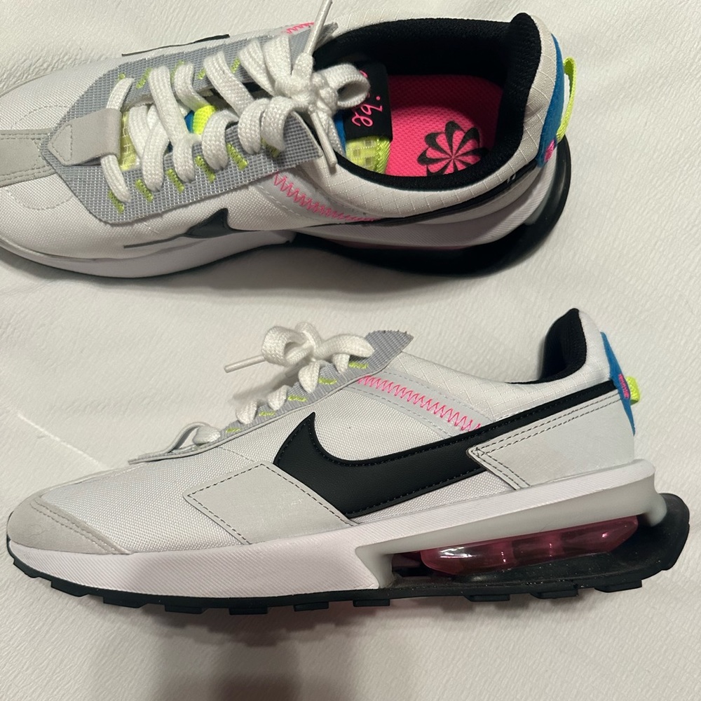 Nike Tennis Shoes NWOT